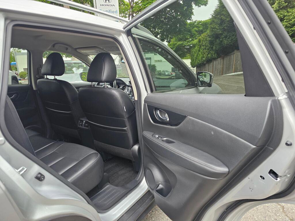 Used 2020 Nissan Rogue SL AWD/4WD image 15