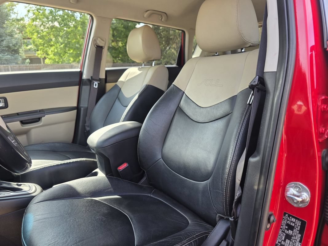 Used 2013 Kia Soul ! w/ Premium Pkg FWD image 12