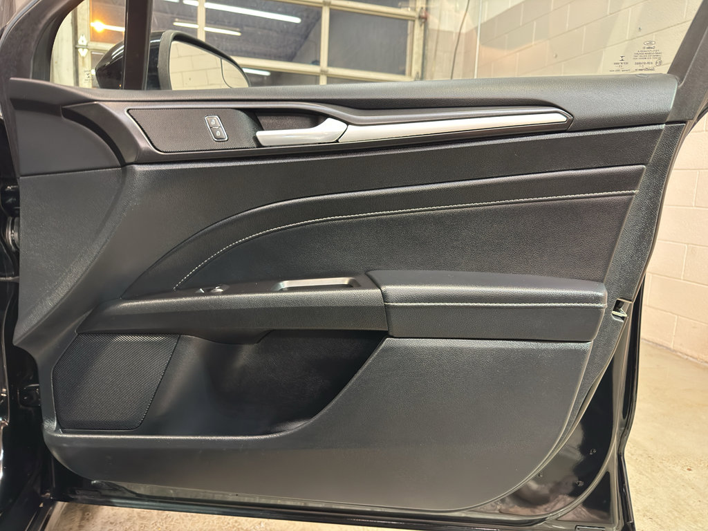 Used 2018 Ford Fusion Titanium AWD/4WD image 21