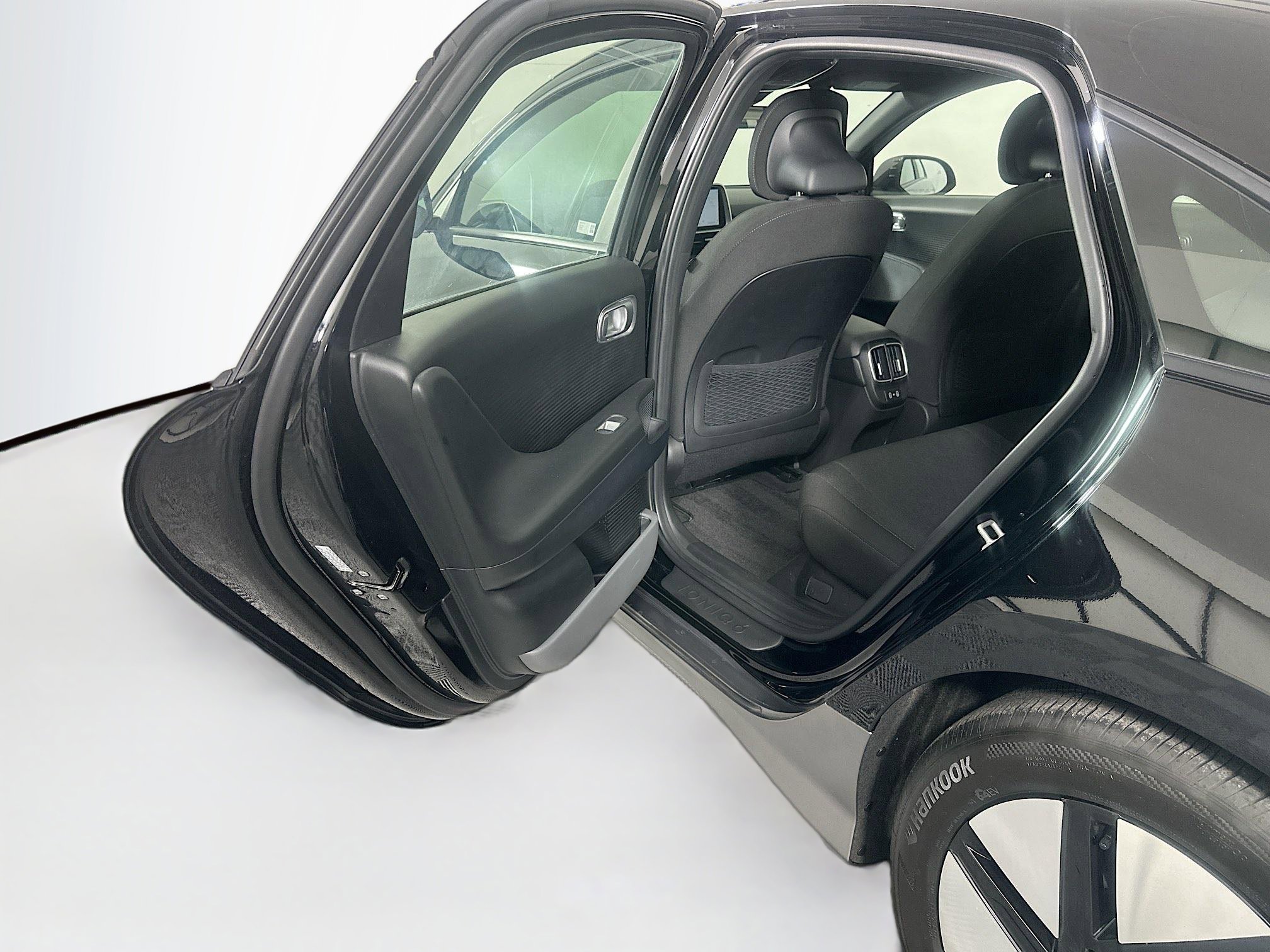 Used 2024 Hyundai Ioniq 6 SE RWD image 25