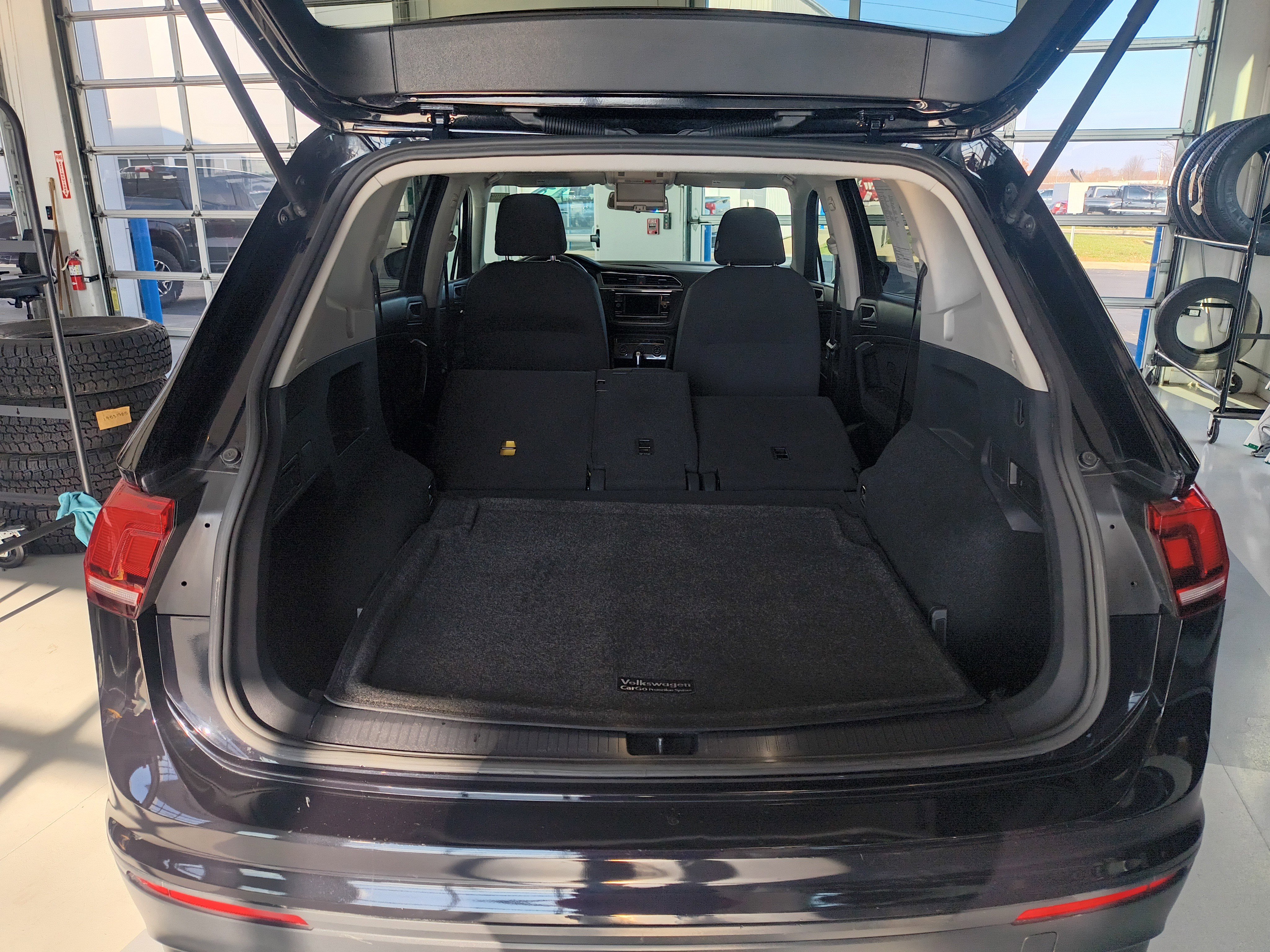 Used 2021 Volkswagen Tiguan S image 9