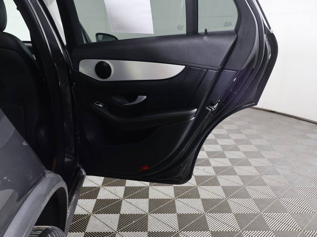 Used 2022 Mercedes-Benz GLC 300 4MATIC Coupe image 25