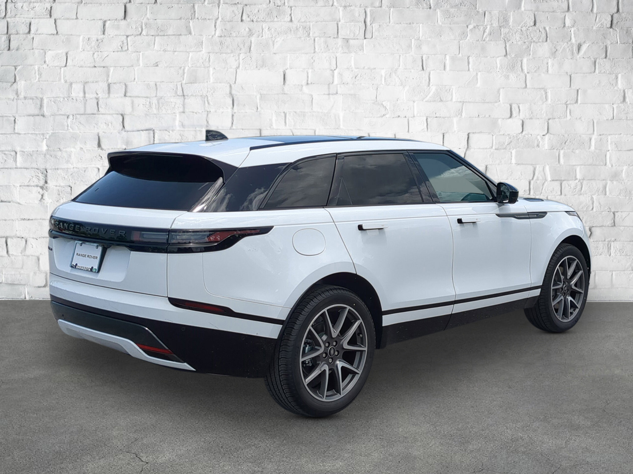 New 2026 Land Rover Range Rover Velar Dynamic SE image 6