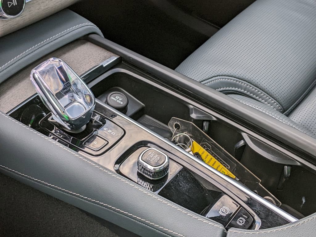 Certified 2024 Volvo XC90 T8 Ultimate w/ Protection Package Premier image 19