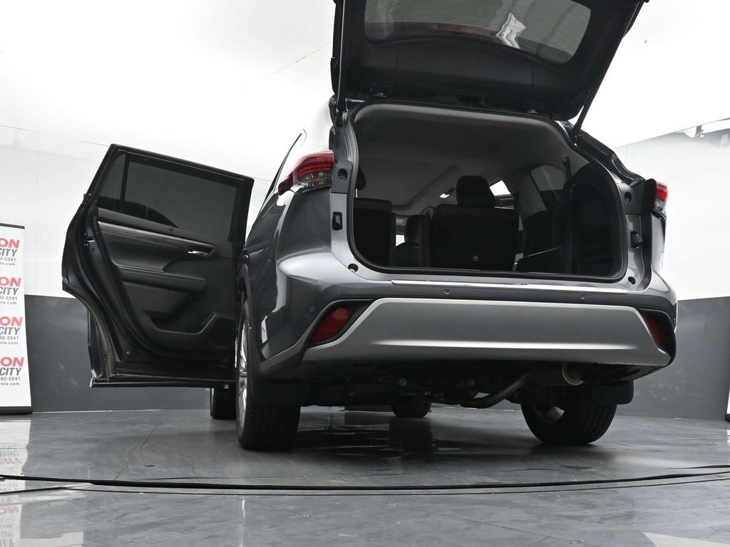 Used 2025 Toyota Highlander Platinum image 30