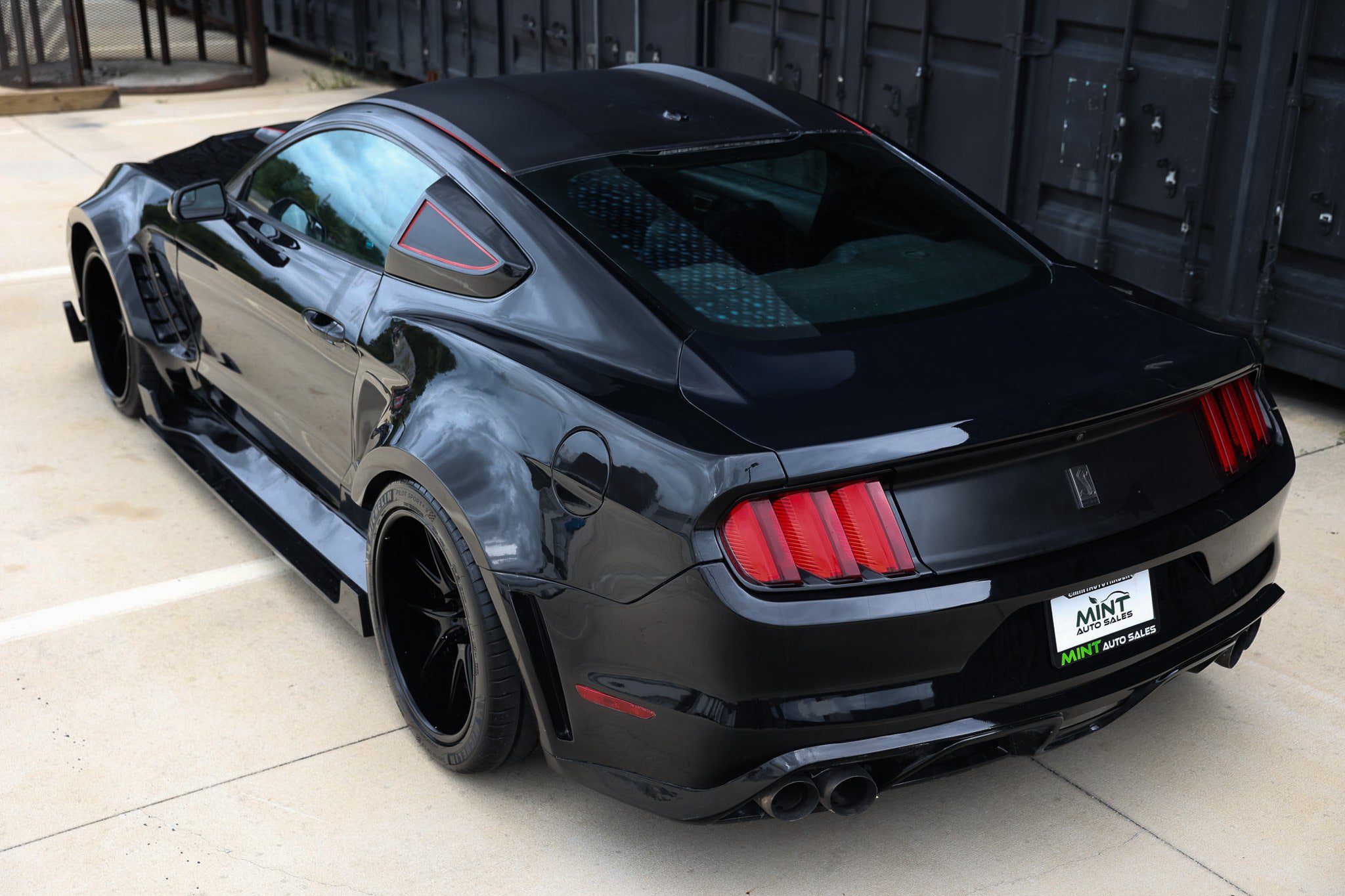 Used 2016 Ford Mustang Shelby GT350 w/ Technology Package RWD image 8