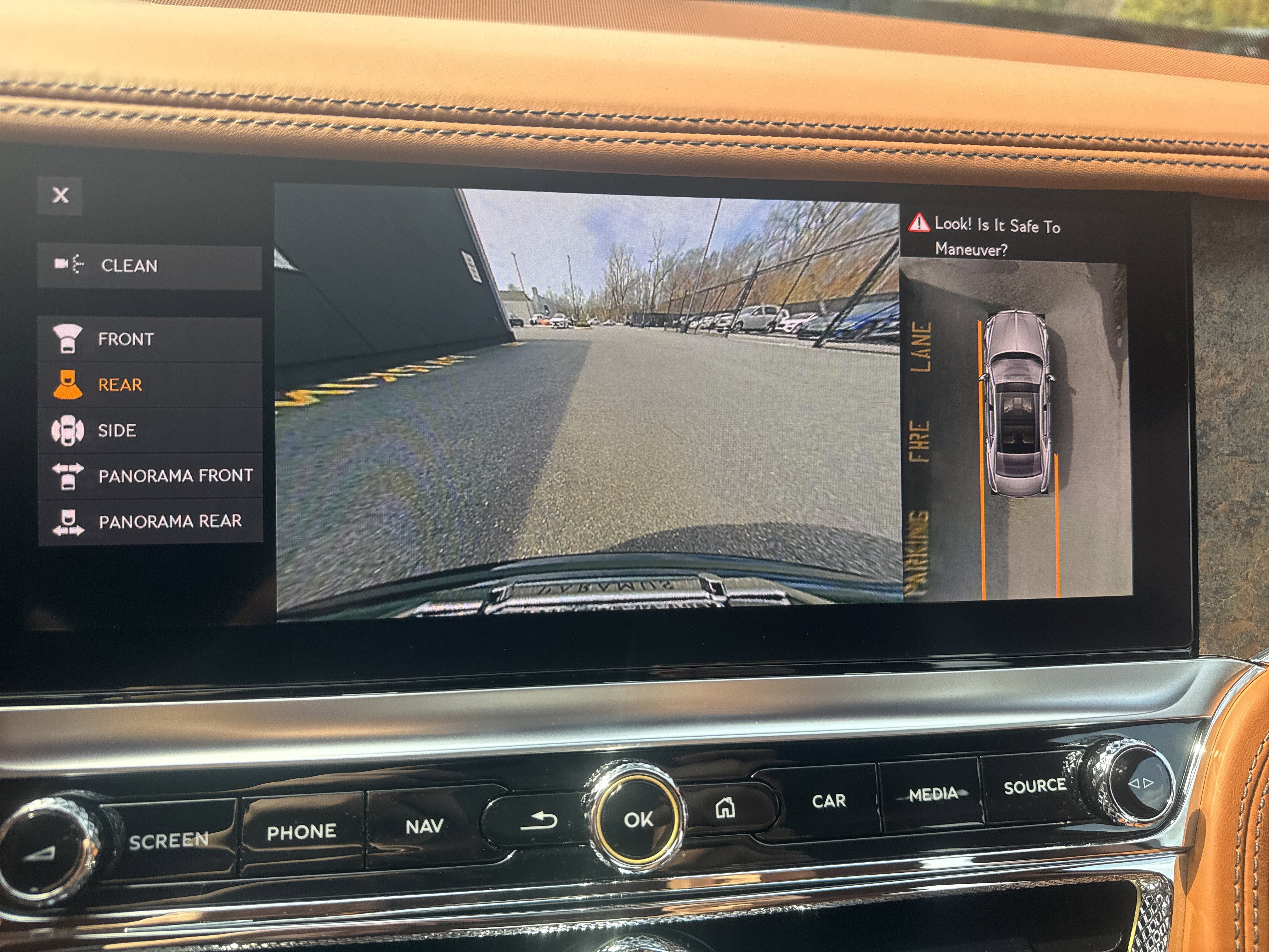 Used 2022 Bentley Flying Spur V8 image 24