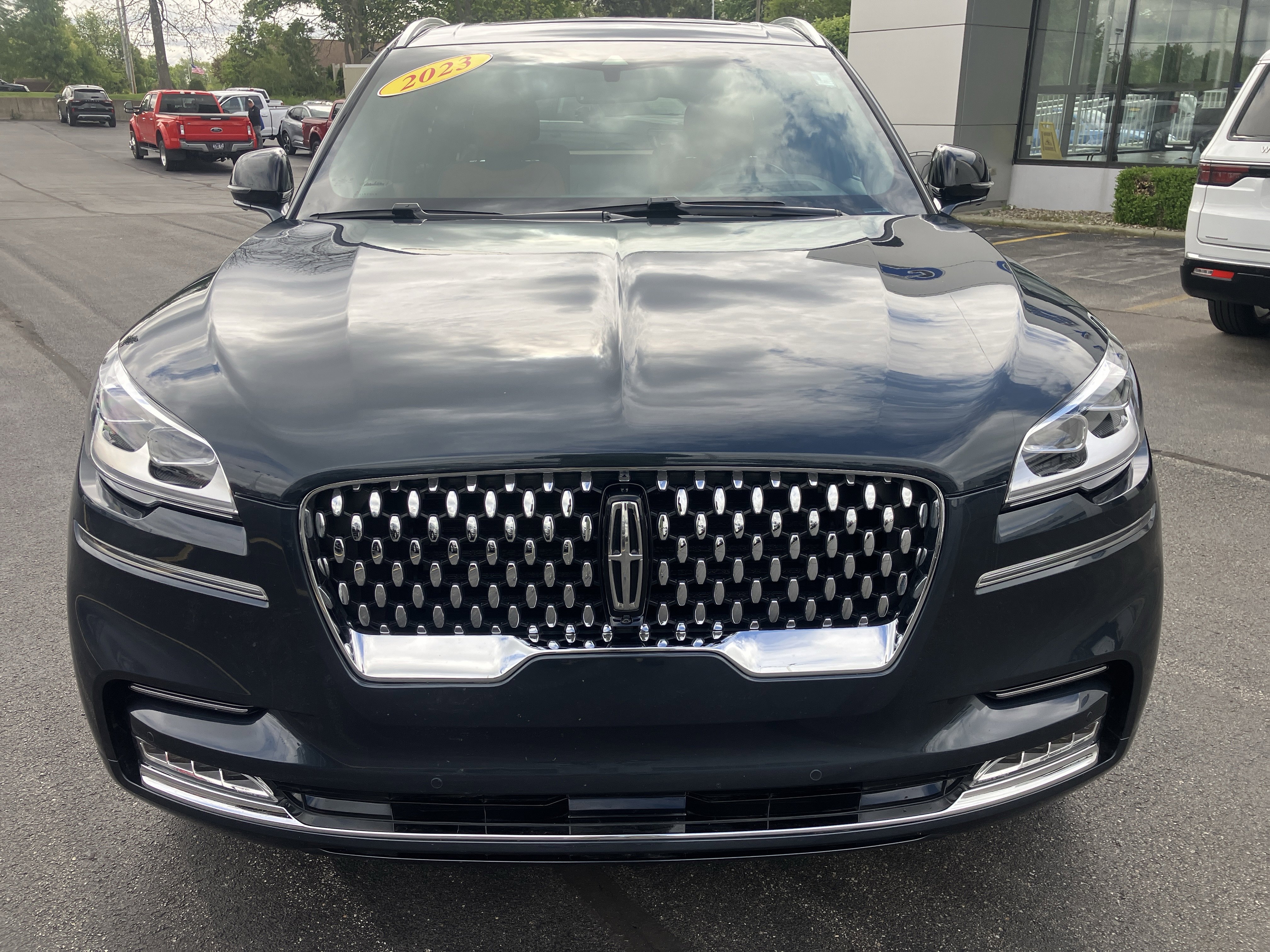 Used 2023 Lincoln Aviator Black Label w/ Dynamic Handling Package AWD/4WD image 2