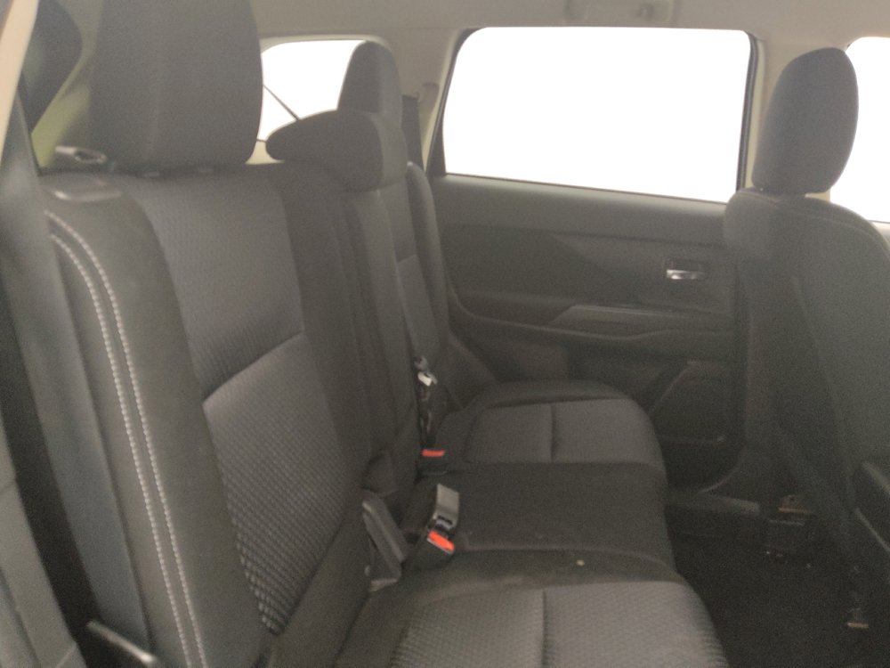 Used 2018 Mitsubishi Outlander ES image 19