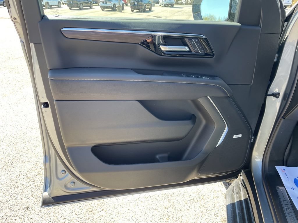 New 2026 Chevrolet Tahoe Premier w/ Sun And Tow Package AWD/4WD image 18