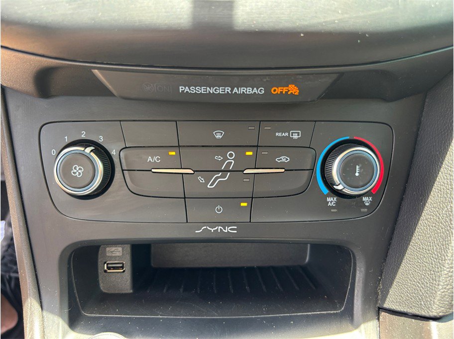 Used 2018 Ford Focus SE FWD image 23