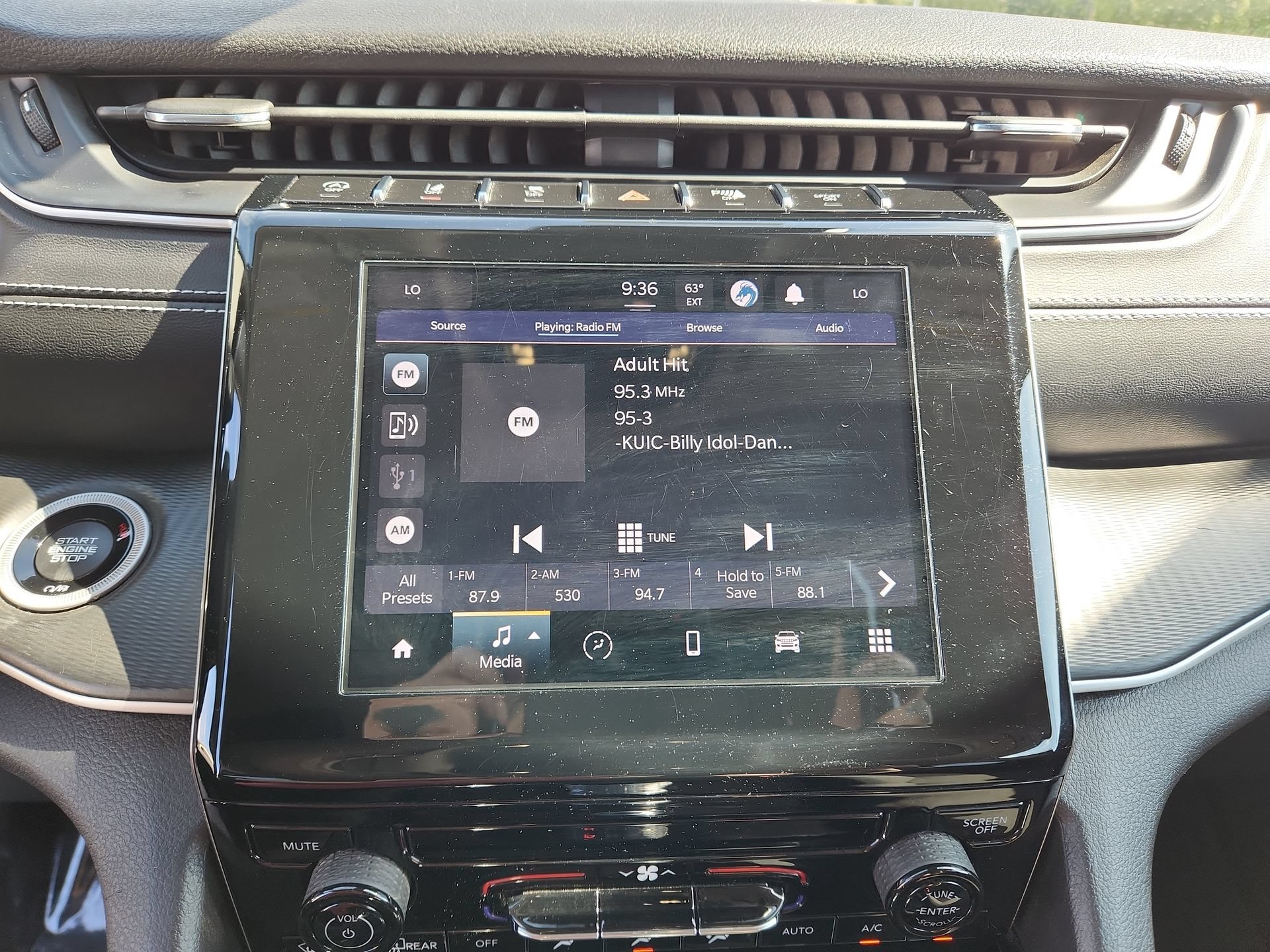 Certified 2023 Jeep Grand Cherokee Laredo AWD/4WD image 12