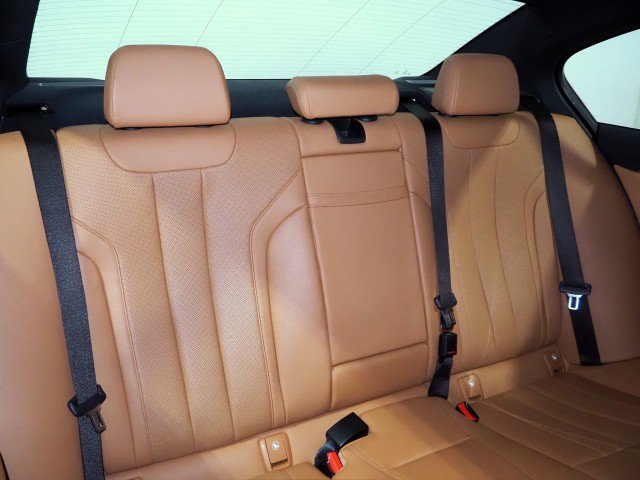 Used 2021 BMW 530e w/ Premium Package w/ Premium Package RWD image 16