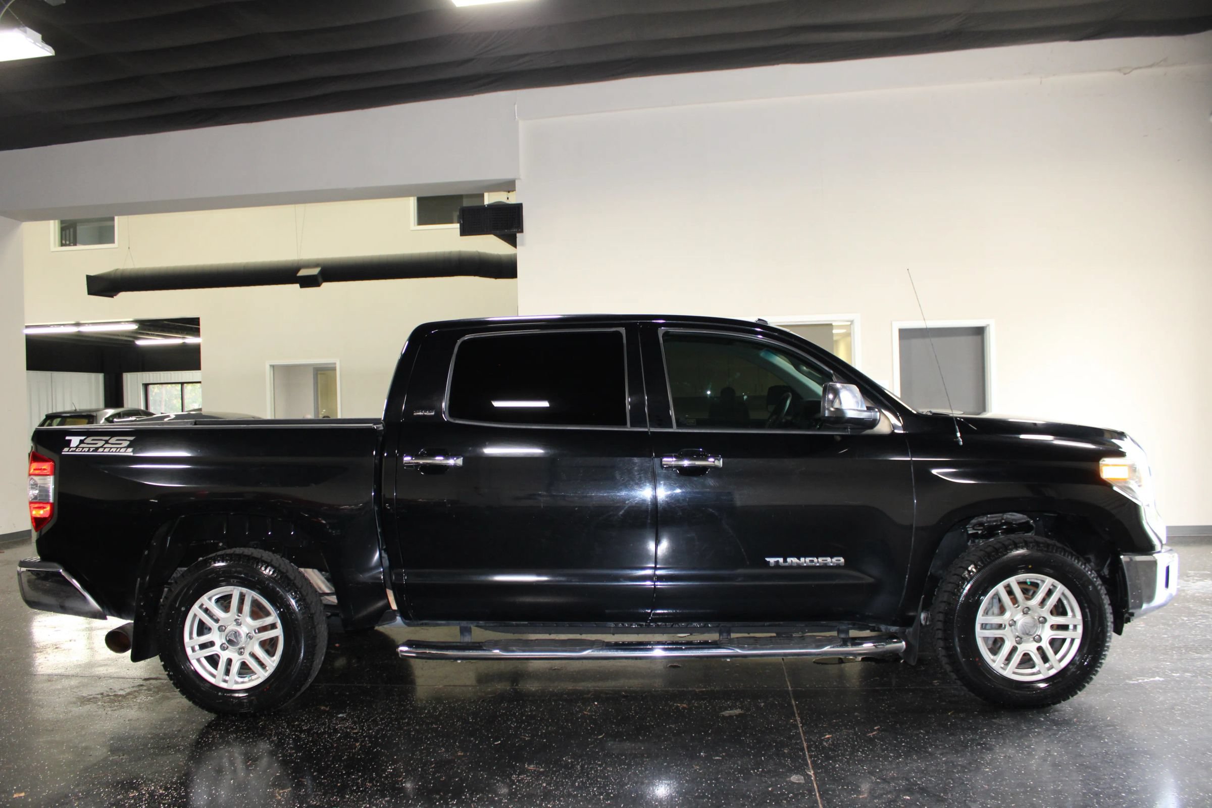 Used 2016 Toyota Tundra SR5 w/ SR5 Upgrade Package RWD image 2