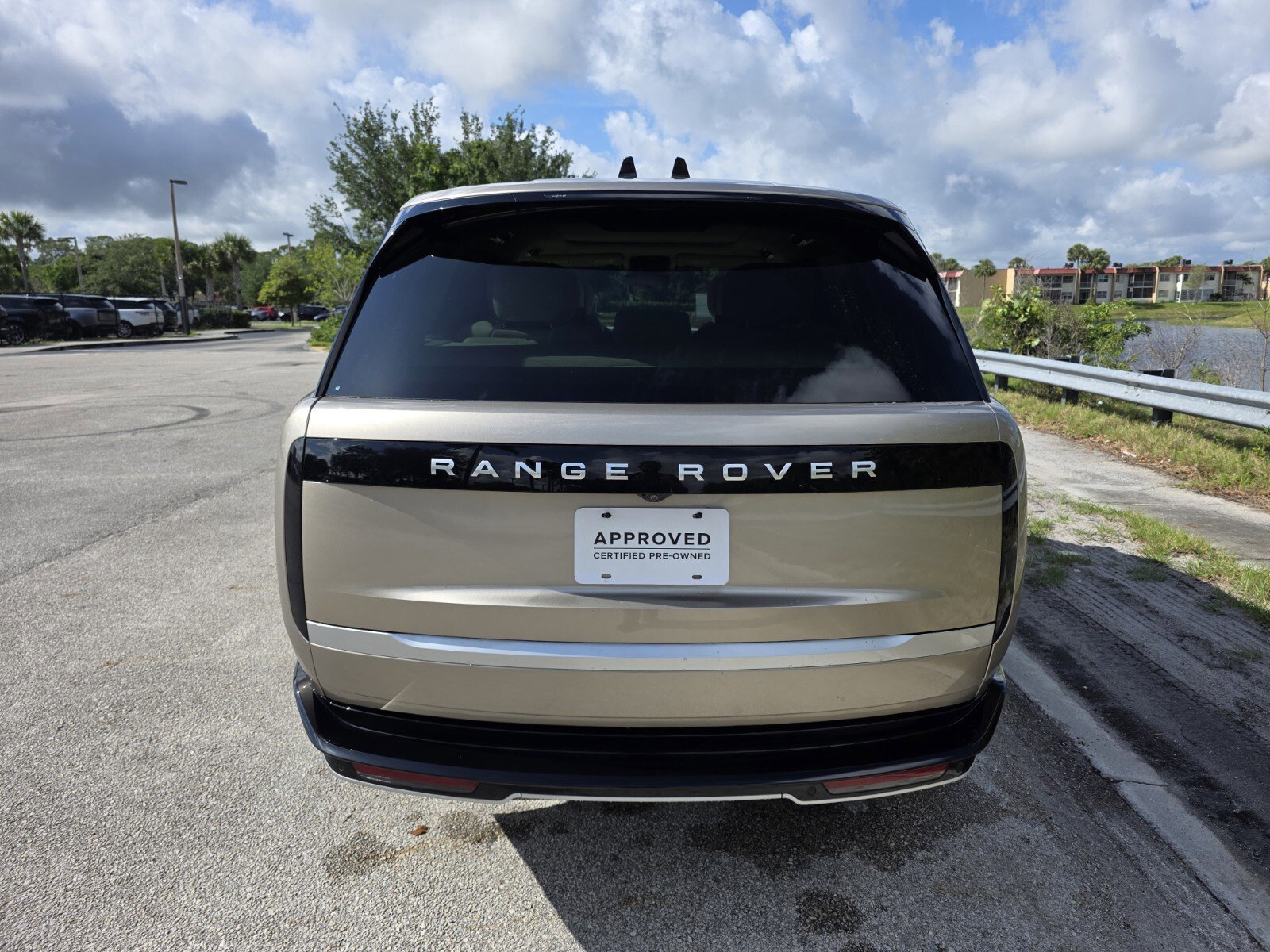 Used 2024 Land Rover Range Rover Long Wheelbase Autobiography AWD/4WD image 6