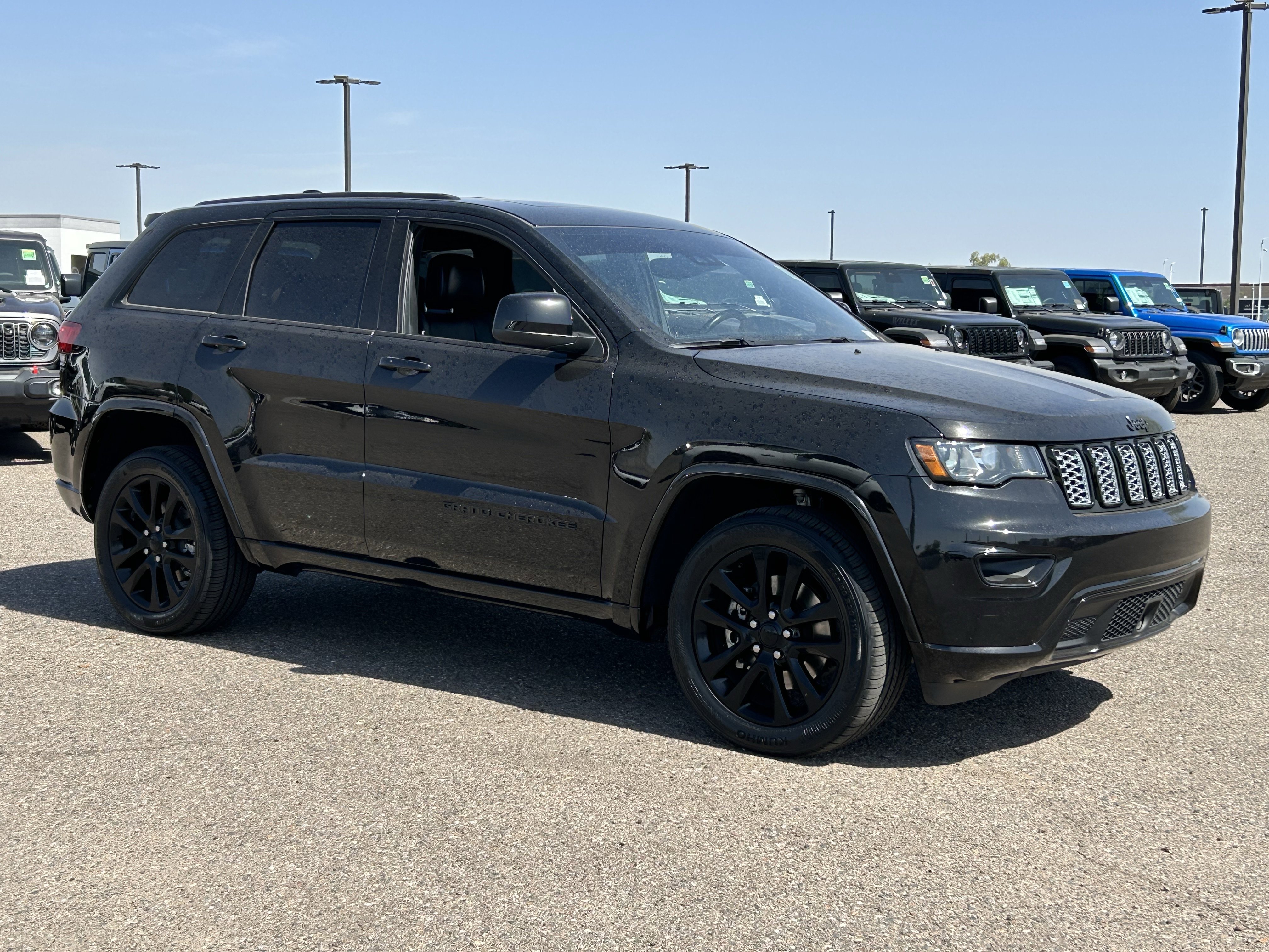 Certified 2021 Jeep Grand Cherokee Laredo X AWD/4WD image 7