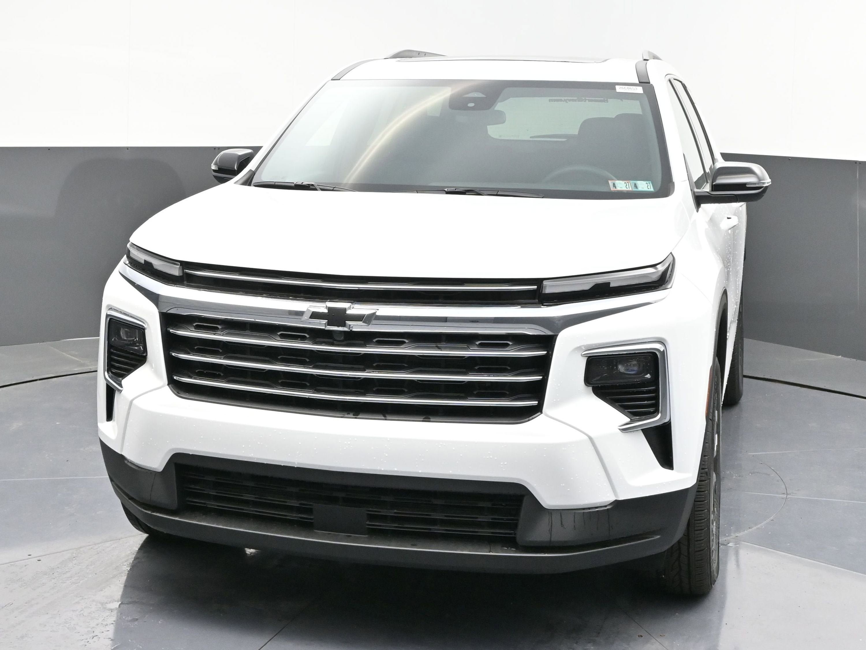 New 2026 Chevrolet Traverse LT w/ Sun and Wheel Package FWD image 3