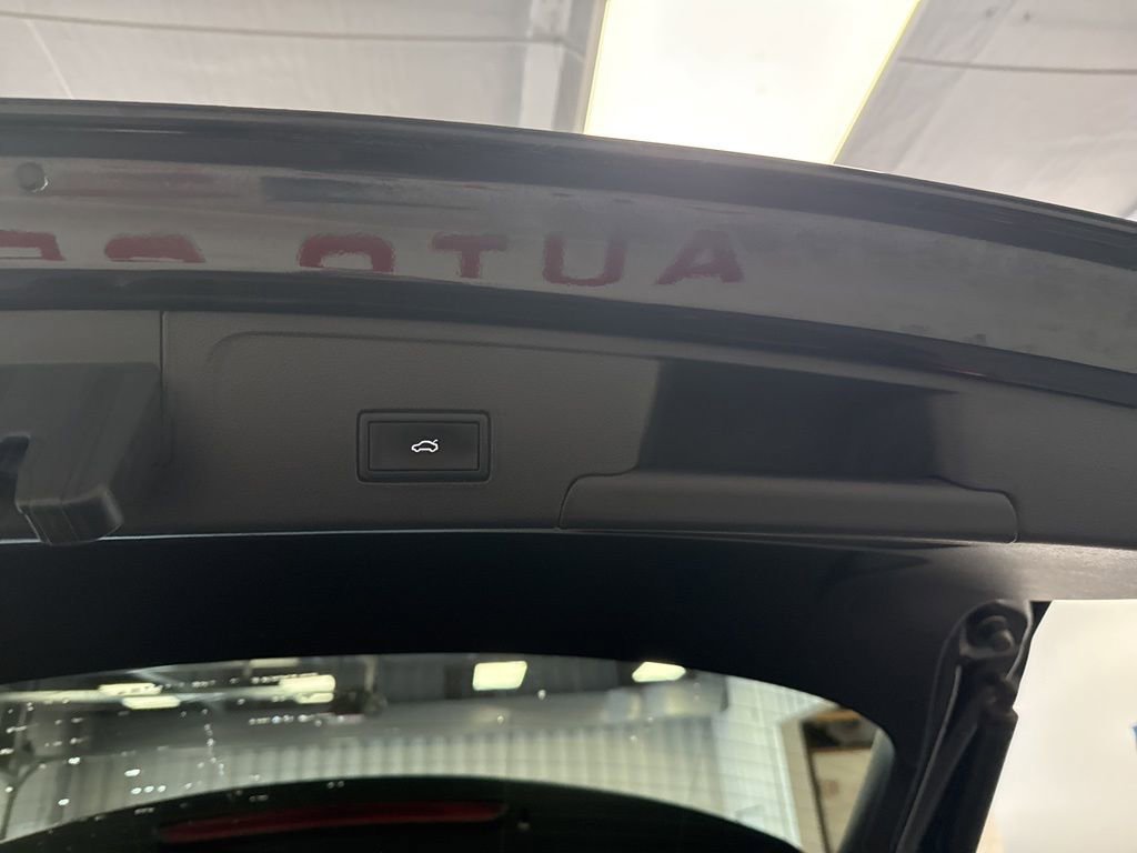 Used 2022 Volkswagen Atlas Cross Sport SEL image 34