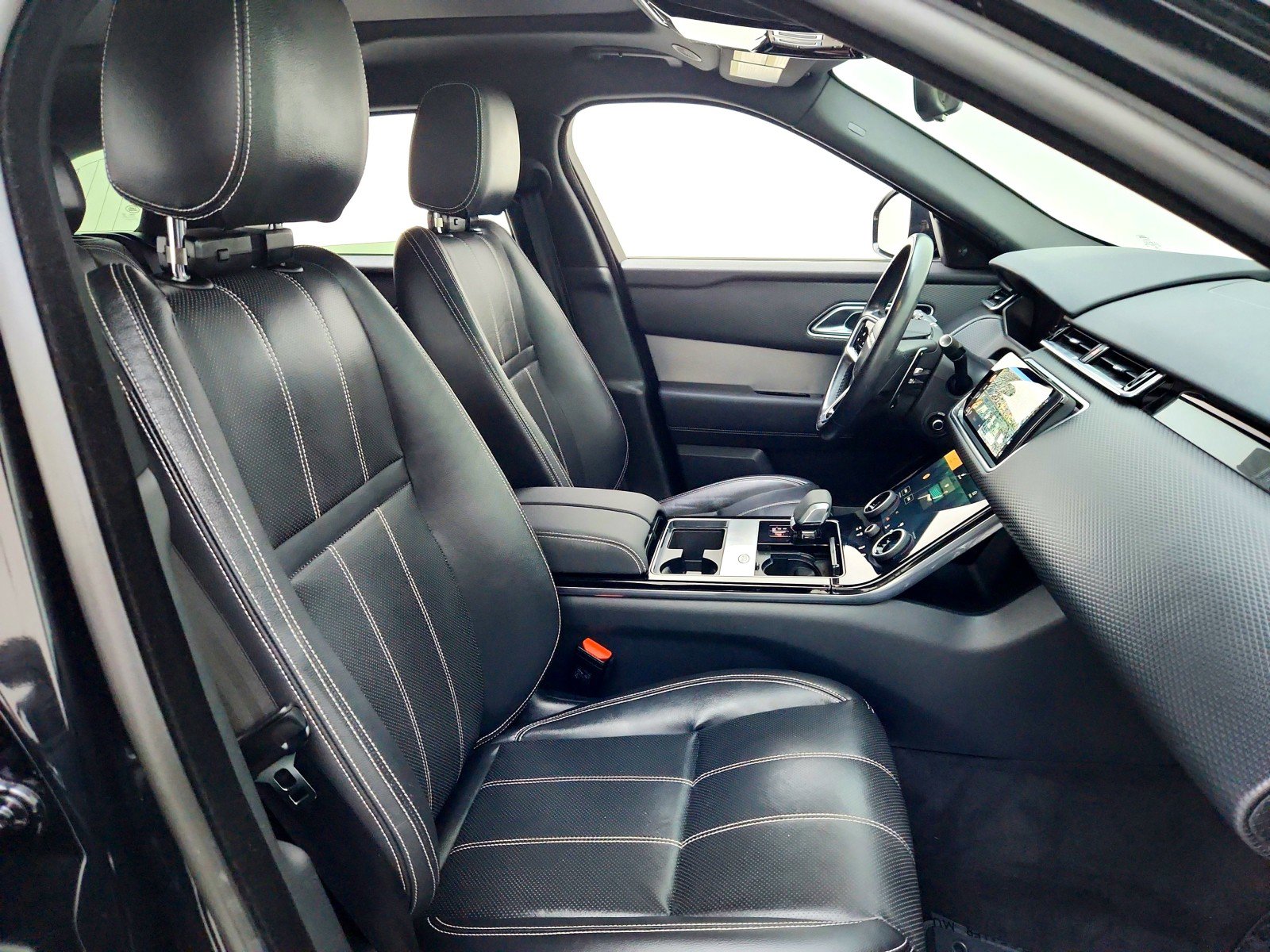 Used 2023 Land Rover Range Rover Velar R-Dynamic S image 25