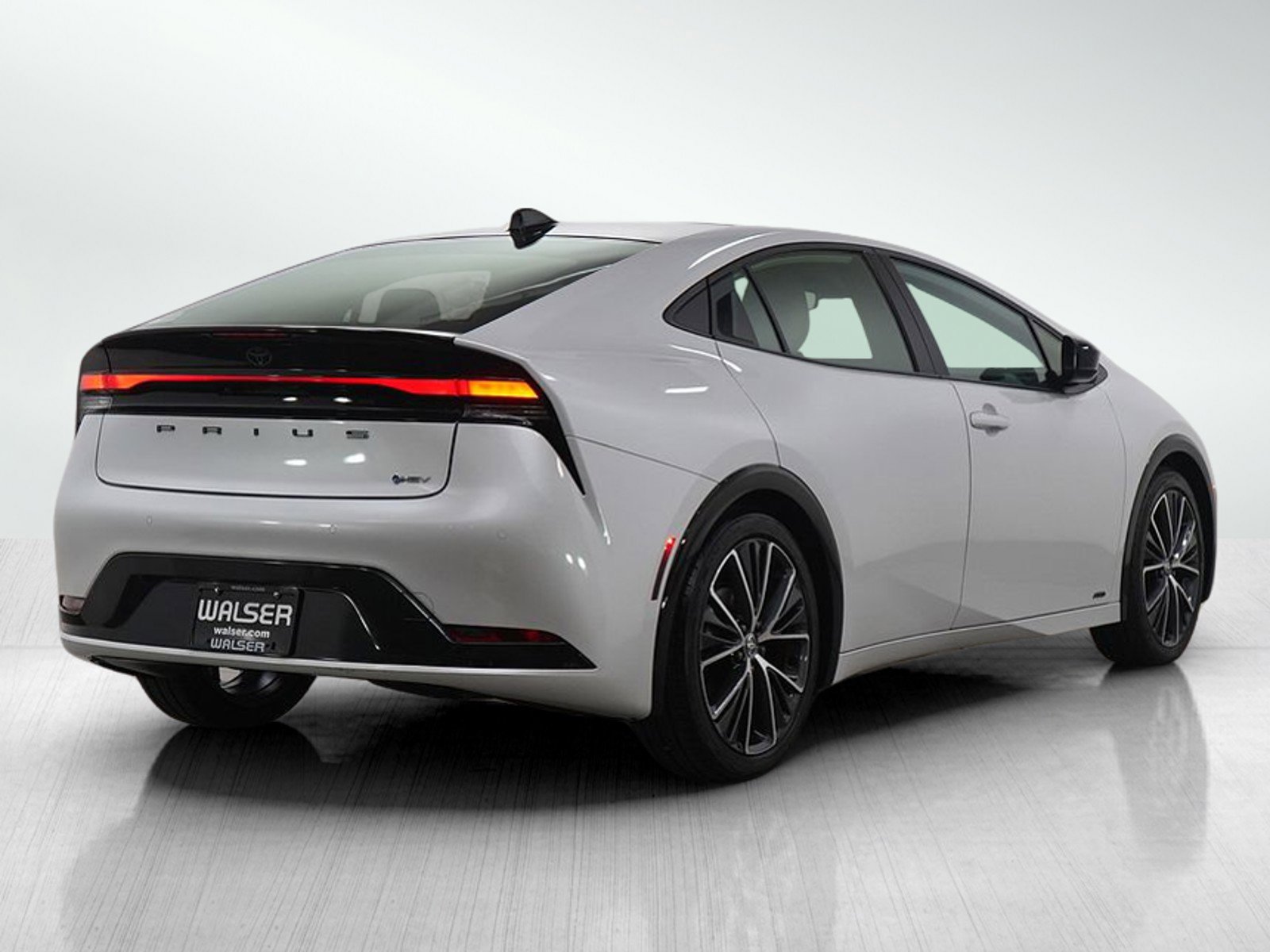 Used 2025 Toyota Prius Limited image 5