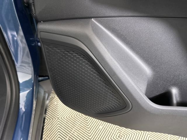 Used 2025 Chevrolet Traverse LT w/ Driver Confidence Package image 29