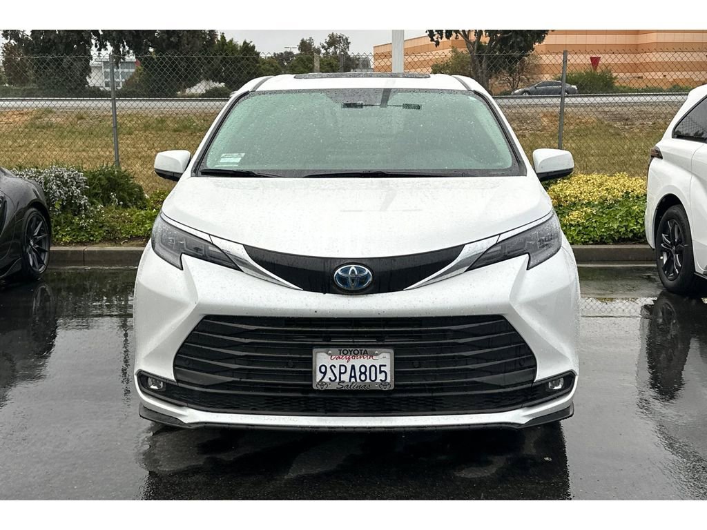 Certified 2025 Toyota Sienna XLE AWD/4WD image 3