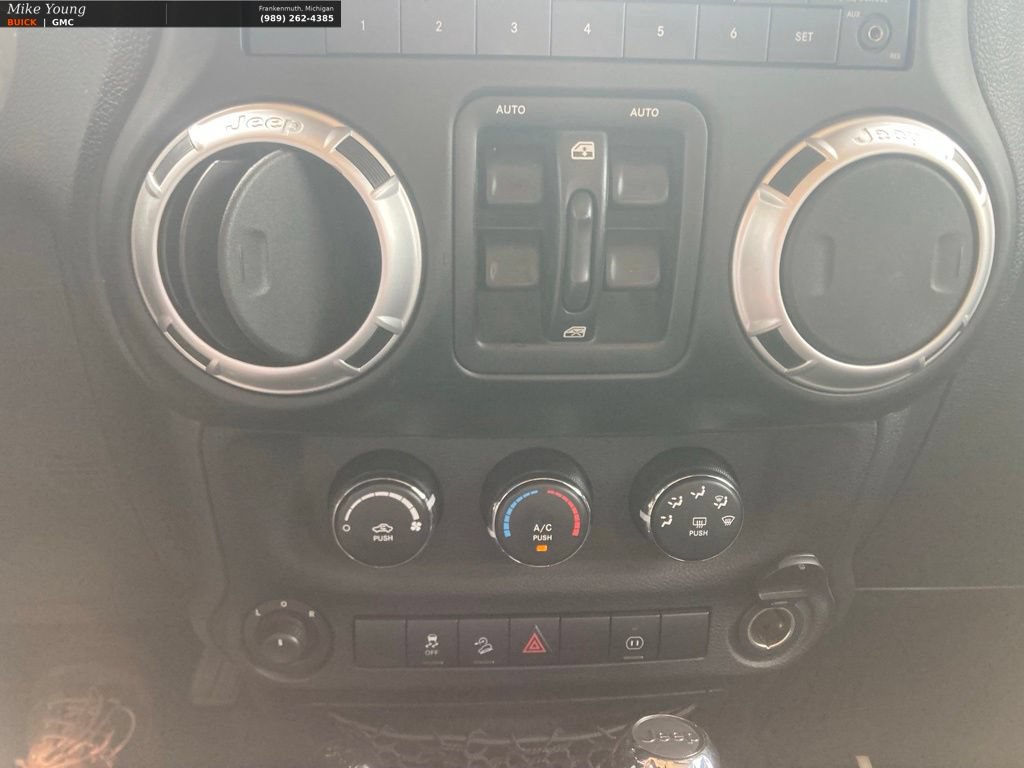 Used 2012 Jeep Wrangler Unlimited Sahara w/ Dual Top Group AWD/4WD image 31