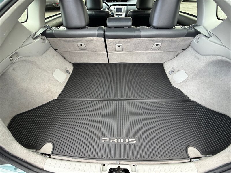 Used 2015 Toyota Prius Four FWD image 17
