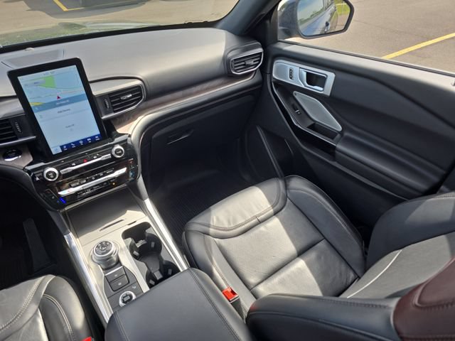 Certified 2023 Ford Explorer Platinum w/ Technology Package AWD/4WD image 33