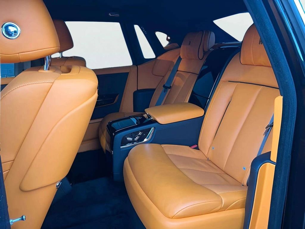 Used 2024 Rolls-Royce Phantom Sedan w/ The Phantom Package image 29
