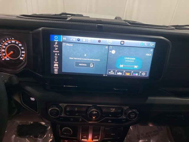 Used 2024 Jeep Wrangler Rubicon w/ Technology Group image 15