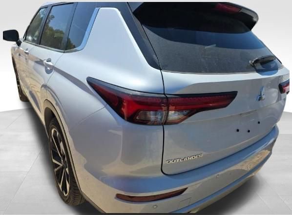 Used 2024 Mitsubishi Outlander SE AWD/4WD image 4