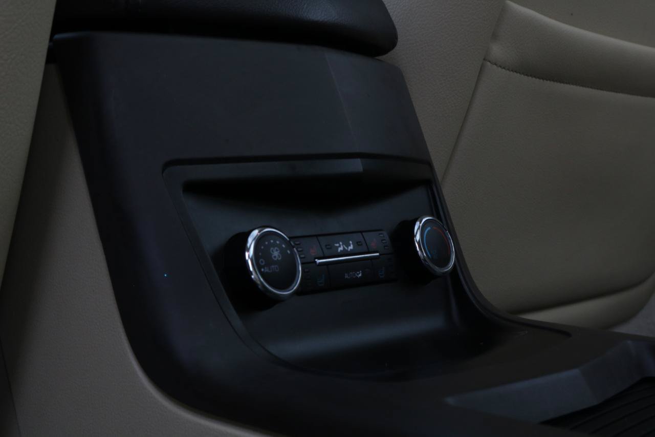 Used 2019 Lincoln MKT AWD image 42