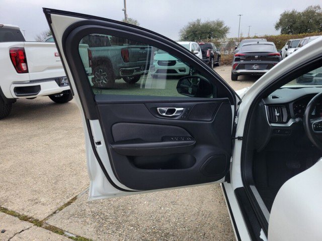 Used 2019 Volvo S60 T5 R-Design image 10