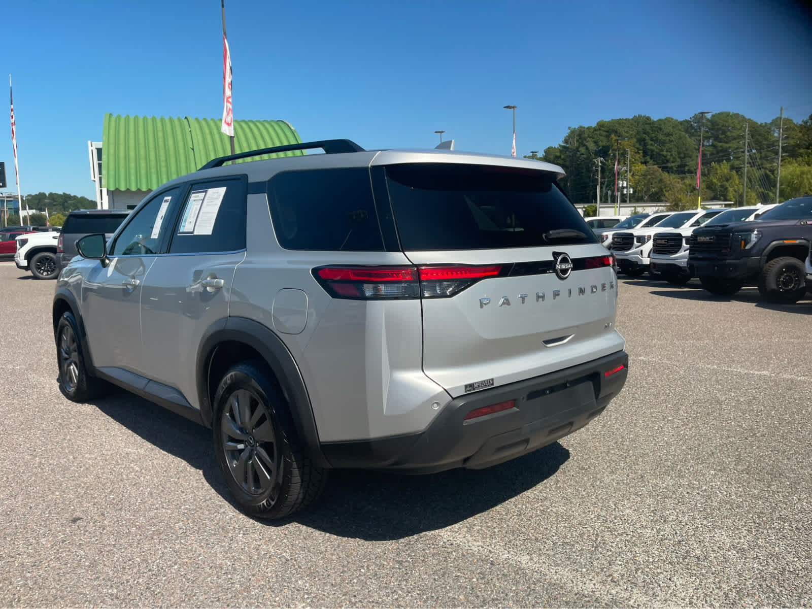 Used 2024 Nissan Pathfinder SV FWD image 7