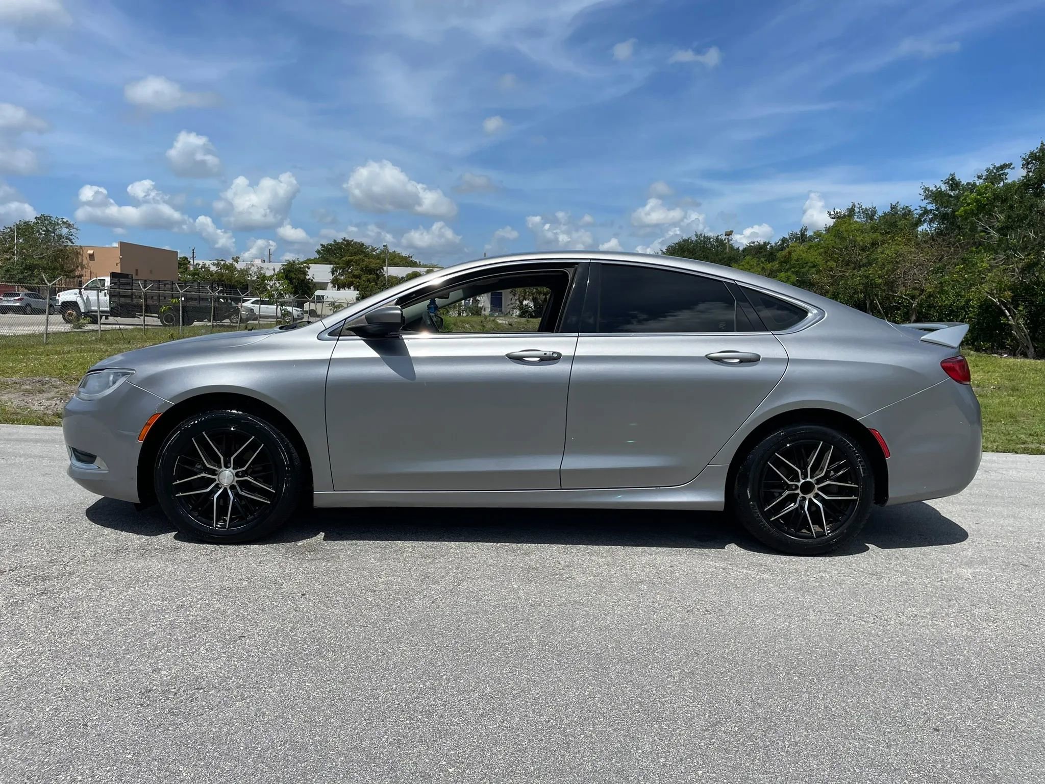 Used 2015 Chrysler 200 Limited w/ Convenience Group FWD image 7
