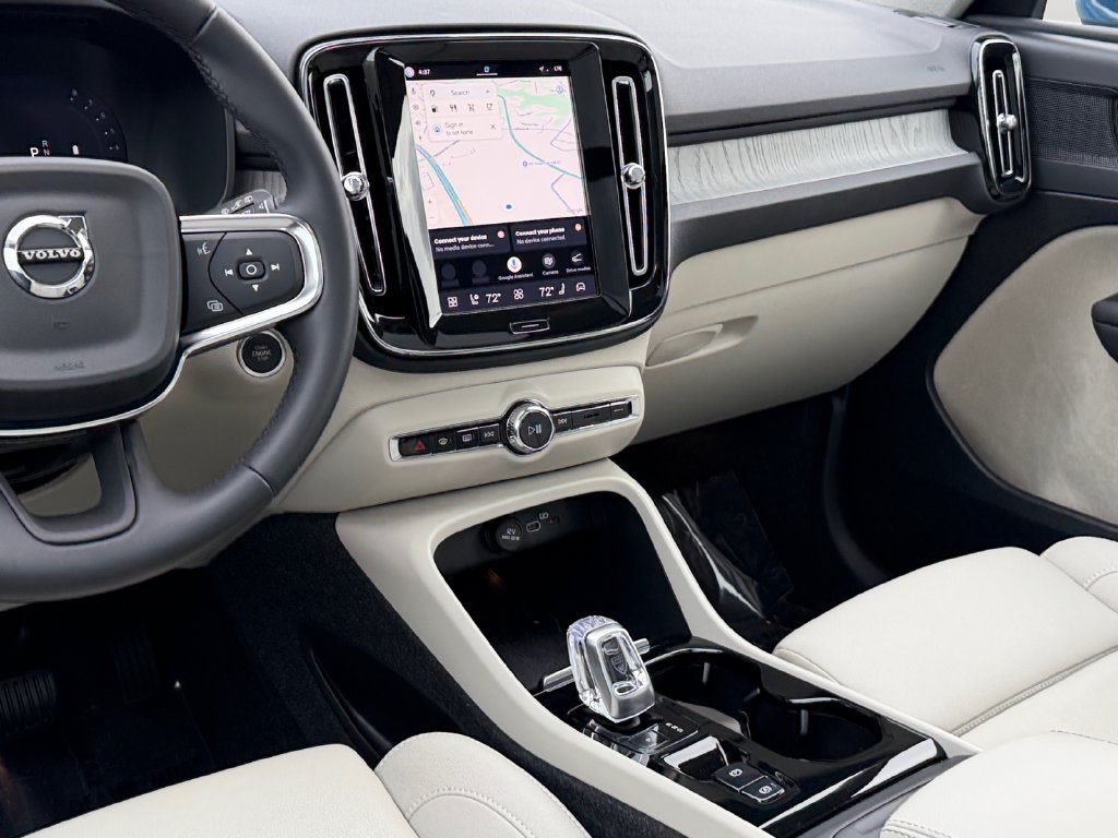 Certified 2024 Volvo XC40 B5 Plus w/ Climate Package AWD/4WD image 14