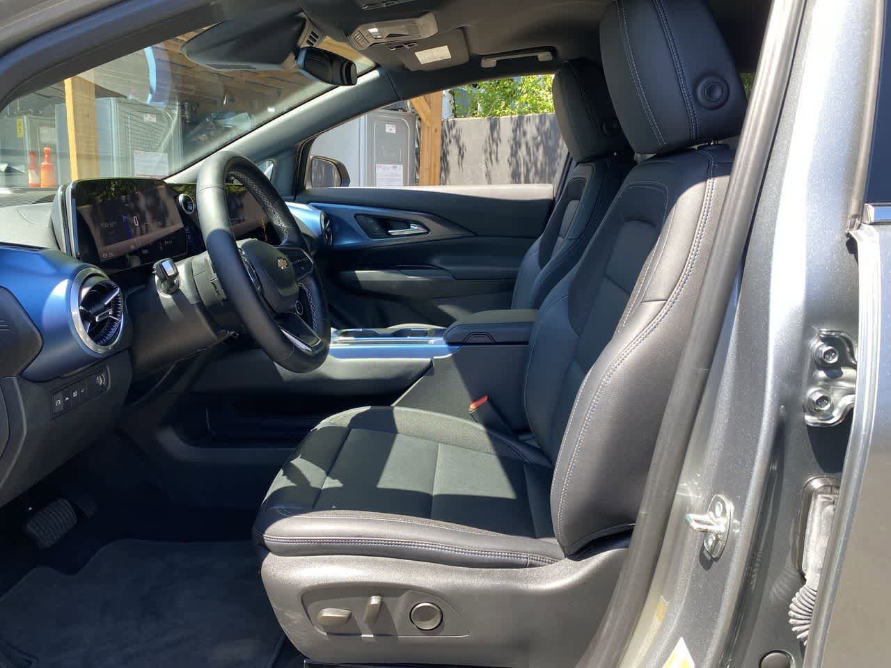 Used 2025 Chevrolet Equinox EV LT w/ Convenience Package FWD image 13
