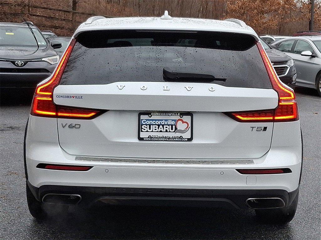 Used 2020 Volvo V60 T5 Cross Country image 5