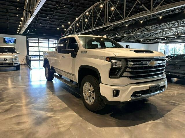 Used 2024 Chevrolet Silverado 3500 High Country w/ High Country Premium Package AWD/4WD image 7