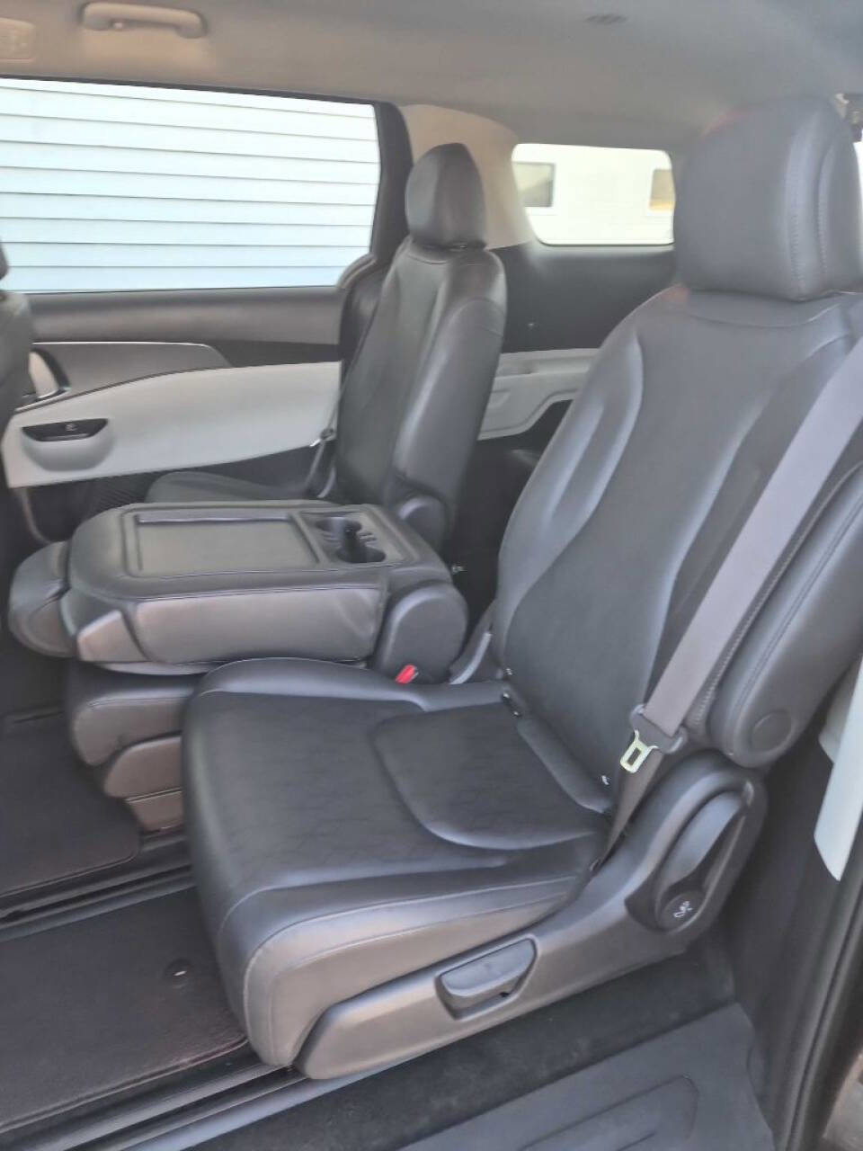 Used 2024 Kia Carnival LX image 19