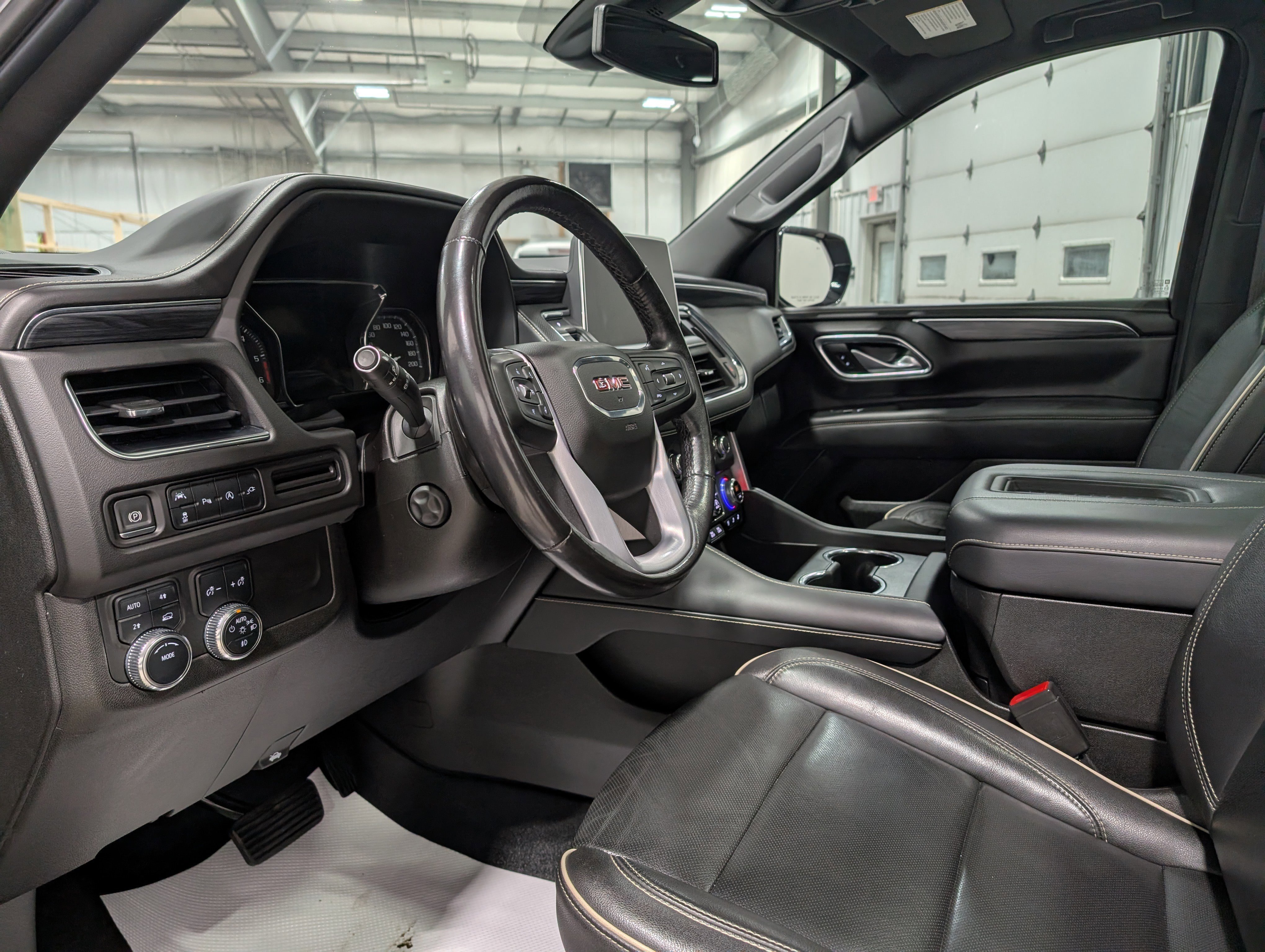 Used 2021 GMC Yukon XL SLT image 15