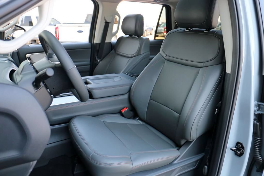 New 2025 Ford Expedition Active AWD/4WD image 18