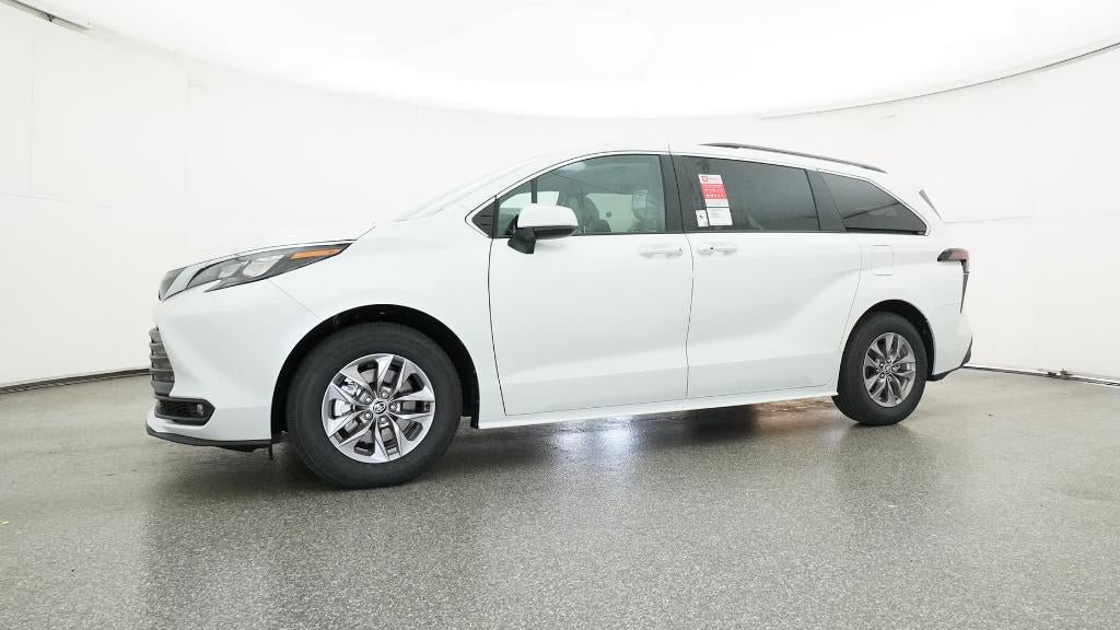 New 2026 Toyota Sienna XLE FWD image 18