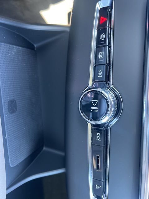 New 2026 Volvo XC90 B6 Plus w/ Protection Package Premier AWD/4WD image 17