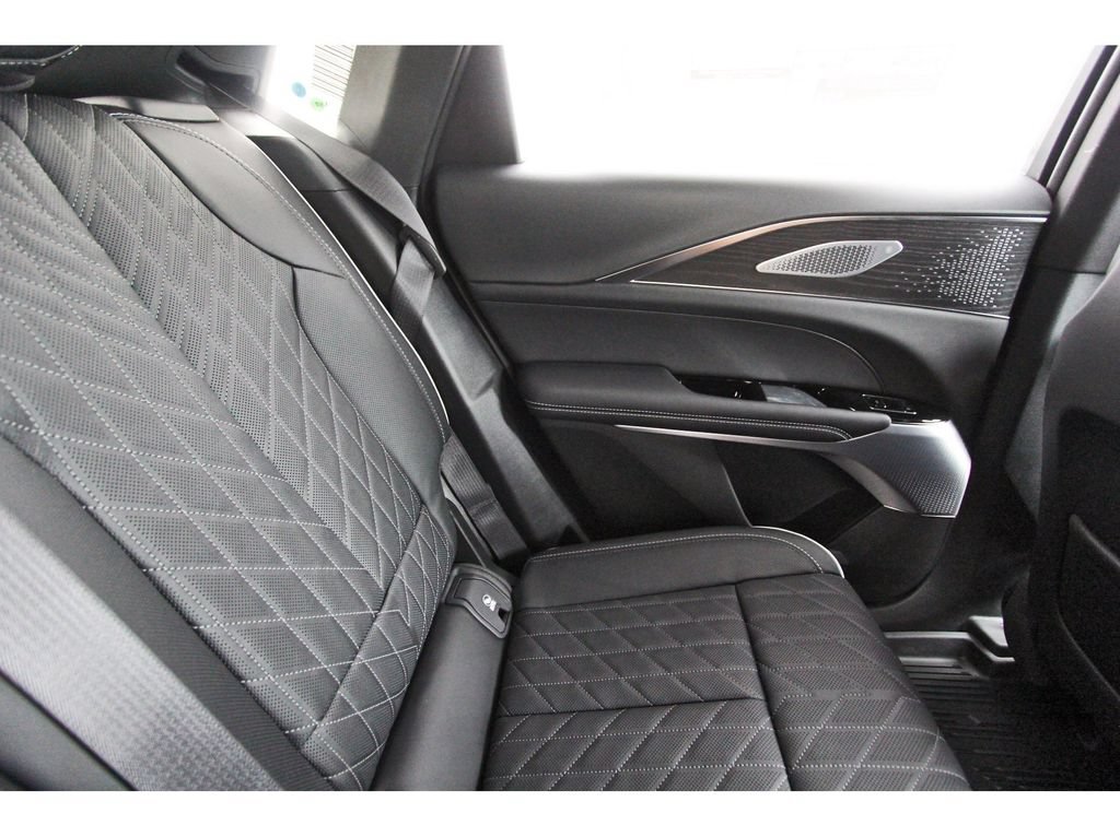 New 2027 Cadillac Lyriq Signature Sport w/ Nappa Leather Package AWD/4WD image 11