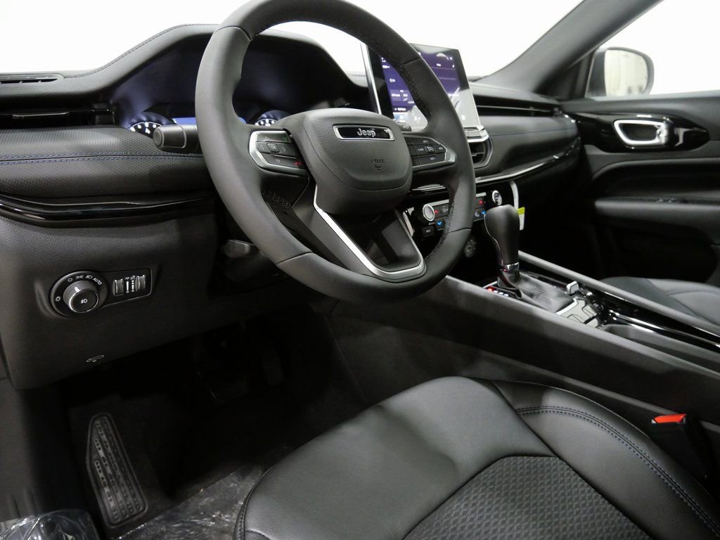 New 2026 Jeep Compass Latitude w/ Sun and Sound Group image 12