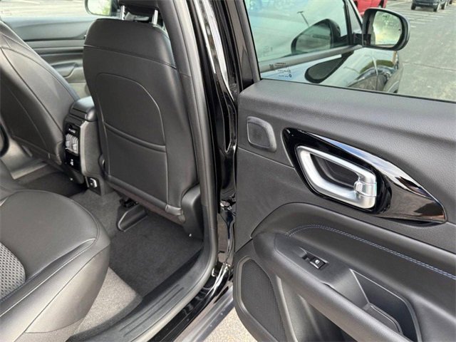 New 2025 Jeep Compass Latitude w/ Sun & Sound Group image 13