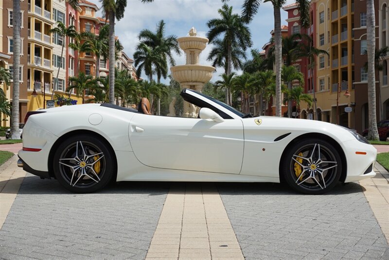Used 2017 Ferrari California T RWD image 29