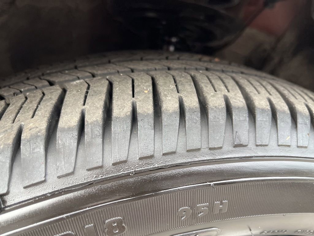 Used 2018 Toyota C-HR XLE image 8